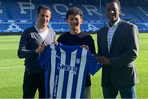 موهبة مصرية واستثمار للمستقبل.. ماذا قال ديبورتيفو ألافيس عن صفقة عمر ياسر؟